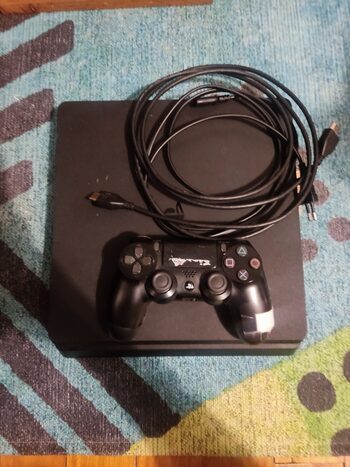 PS4 Slim 1TB con Mando 