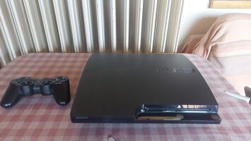 PS3 Slim 250GB + Metal Gear Solid 4 + Red Dead Redemption 