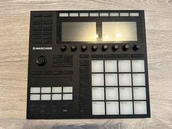 Get NATIVE INSTRUMENTS MASCHINE MK3