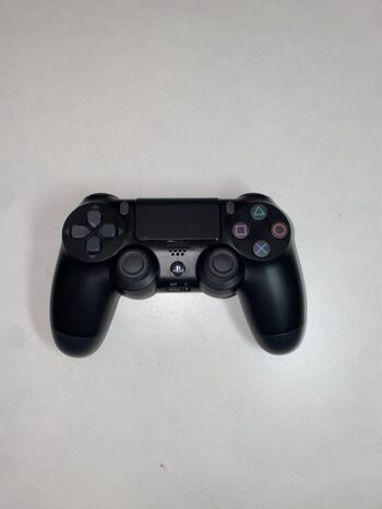 PlayStation 4 pultelis Juodas