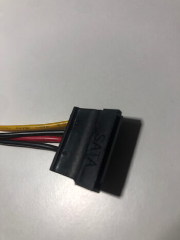 molex to sata adapteris / kabelis