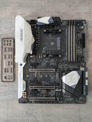 Get Gigabyte GA-AX370-GAMING 5 AMD X370 ATX DDR4 AM4 3 x PCI-E x16 Slots Motherboard