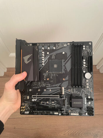 Gigabyte B550 AORUS ELITE AMD B550 ATX DDR4 AM4 3 x PCI-E x16 Slots Motherboard