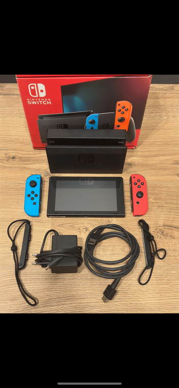 Nintendo Switch, Blue & Red, 32GB