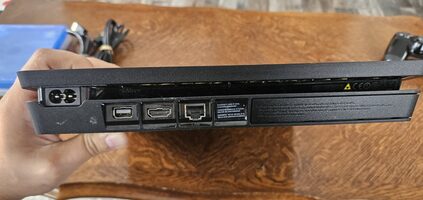 Ps4 slim cuh-2016a, pultelis, 3 žaidimai for sale