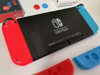 Nintendo Switch V2 con accesorios 