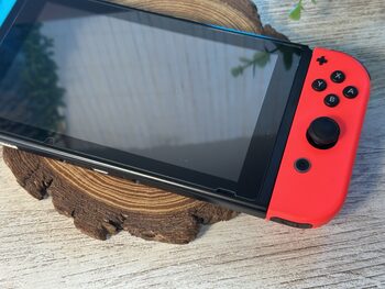 Nintendo Switch excelente estado y protector de pantalla