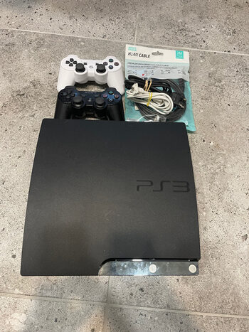 playstation 3 slim 500gb daug zaidimu