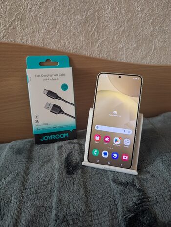 Tvarkingas Samsung S24, 128gb, su nauju laidu!