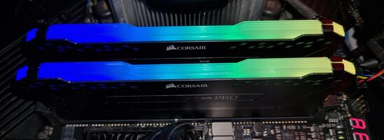 Corsair Vengeance RGB Pro 32 GB (2 x 16 GB) DDR4-3200 Black PC RAM