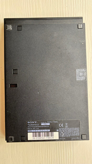 PlayStation 2 Slimline, Juodas + 2 pulteliai, 5 žaidimai, 8mb kortelė.