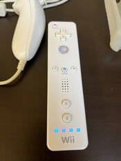 Nintendo Wii atrištas su priedais