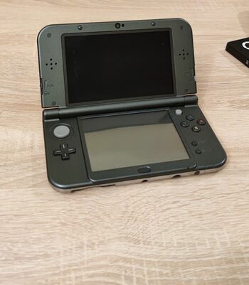 New Nintendo 3DS XL Ed. Monster Hunter 4 Ultimate + 3 juegos y accesorios 