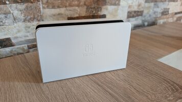 Redeem Nintendo Switch Oled + MarioKart 8 Deluxe + Funda