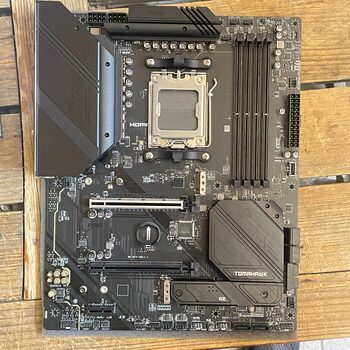 MSI MAG B650 Tomahawk WiFi Gaming Mainboard (AMD AM5, DDR5, ATX)