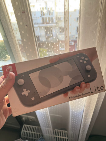 Nintendo switch lite + Pokemon Escarlata