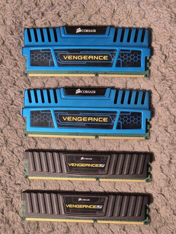 Corsair Vengeance 16 GB (4 x 4 GB) DDR3-1600 Black / Blue PC RAM