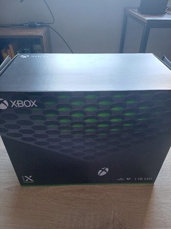 Xbox Series X con 2 mandos varios juegos y muchos accesorios