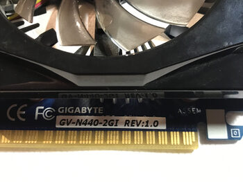 Gigabyte GeForce GT 440 2 GB 810 Mhz PCIe x16 GPU