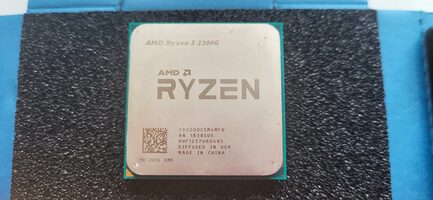 AMD Ryzen 3 2200G 3.5-3.7 GHz AM4 Quad-Core OEM/Tray CPU