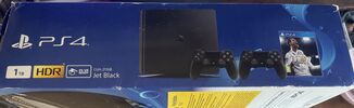 PS4 Jet Black slim, 1TB + 2 mandos + colección FIFA + Auriculares Redlevel for sale