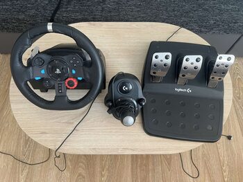 Logitech G29 + Logitech Driving Force Shifter