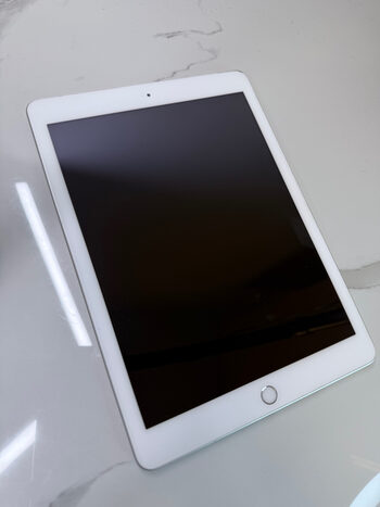 Get Apple iPad 9.7 32GB Wi-Fi + Cellular Silver (2017)