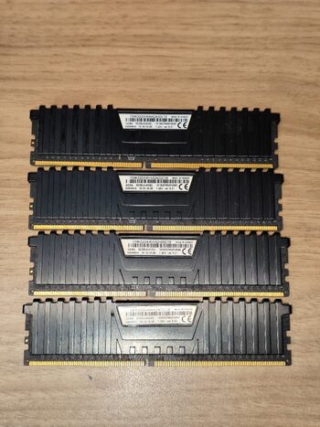 Corsair Vengeance LPX 32 GB (4 x 8 GB) DDR4-2400 Black PC RAM