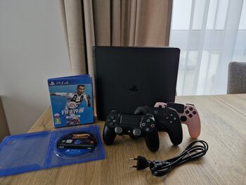 PlayStation 4 Slim+3 pultai+2 žaidimai