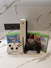 Xbox One S +2 pultai +3 žaidimai 