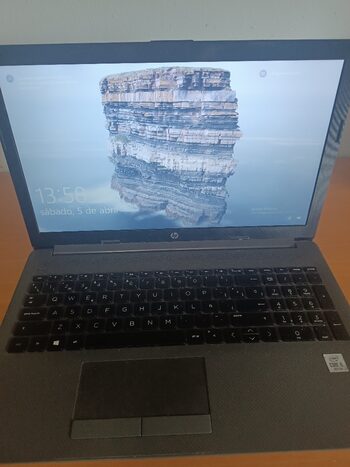 HP 250 G7 Intel i5-1035G7 Intel Iris Plus Graphics G7 / 8GB DDR4 / 256GB NVME / 41 Wh / 802.11 ac / Black