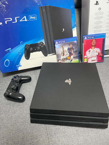 Ps4 Pro 1 Tb + 2 žaidimai
