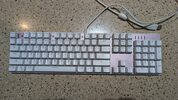 Teclado mecánico blanco y rosa