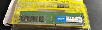 Crucial 16 GB (2 x 8 GB) DDR4-2400 Green / Black PC RAM