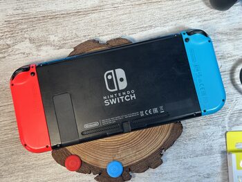 Nintendo Switch V2 con protector de pantalla