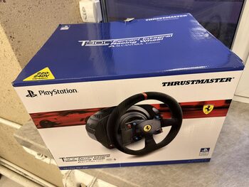 Thrustmaster T300 Ferrari Integral Alcantara Edition vairas su pedalais