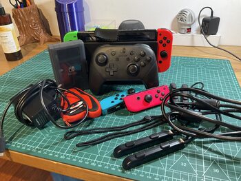 Nintendo Switch vulnerable + pro controller Oficial + hablame para joycons extra