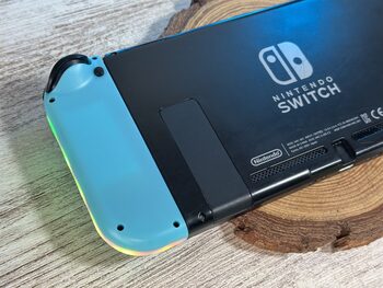  Nintendo Switch V2 con protector de pantalla