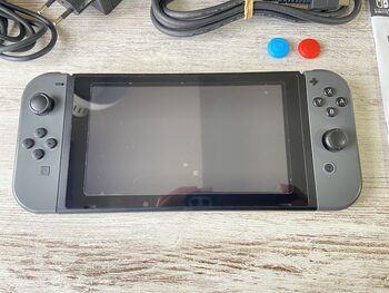 Nintendo Switch V2 con accesorios 