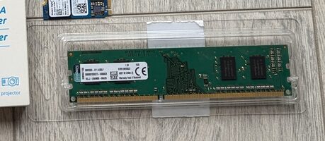 Kingston 2 GB (1 x 2 GB) DDR3-1333 Black / Green PC RAM