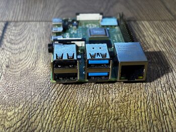 Mini kompiuteris Raspberry Pi 4 Model B 4GB RAM su 32 GB microSD