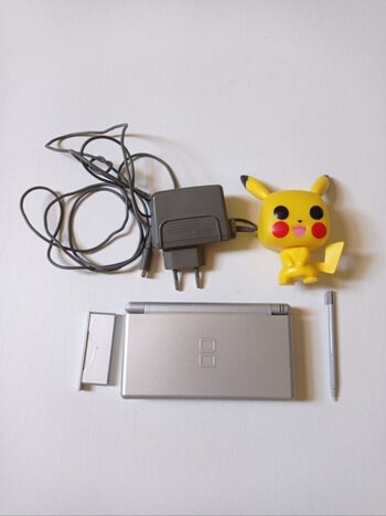 Nintendo DS lite silver con cargador original y lápiz táctil 