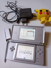 Nintendo DS lite silver con cargador original y lápiz táctil 