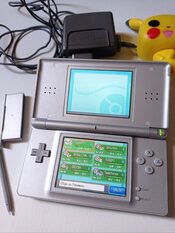 Nintendo DS lite silver con cargador original y lápiz táctil 