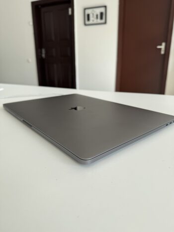 Get Apple MacBook Pro 15 (2018) Intel i7 Intel Radeon Pro 5300M / 16GB DDR4 / 512GB NVME / 100 Wh / 339S00458 / Space