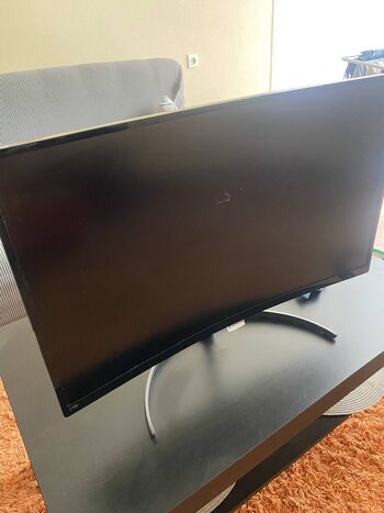 Philips 27' lenktas monitorius 