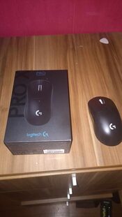 Get Logitech G Pro X Superlight žaidimų pelė.