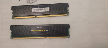 Corsair Vengeance LP 8 GB (2 x 4 GB) DDR3-1600 Green PC RAM