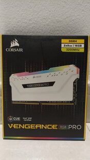 Corsair 16 GB (2 x 8 GB) DDR4-3000 White / Black PC RAM