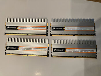 Corsair XMS2 DHX 4 GB (2 x 2 GB) DDR2-800 Black / White PC RAM